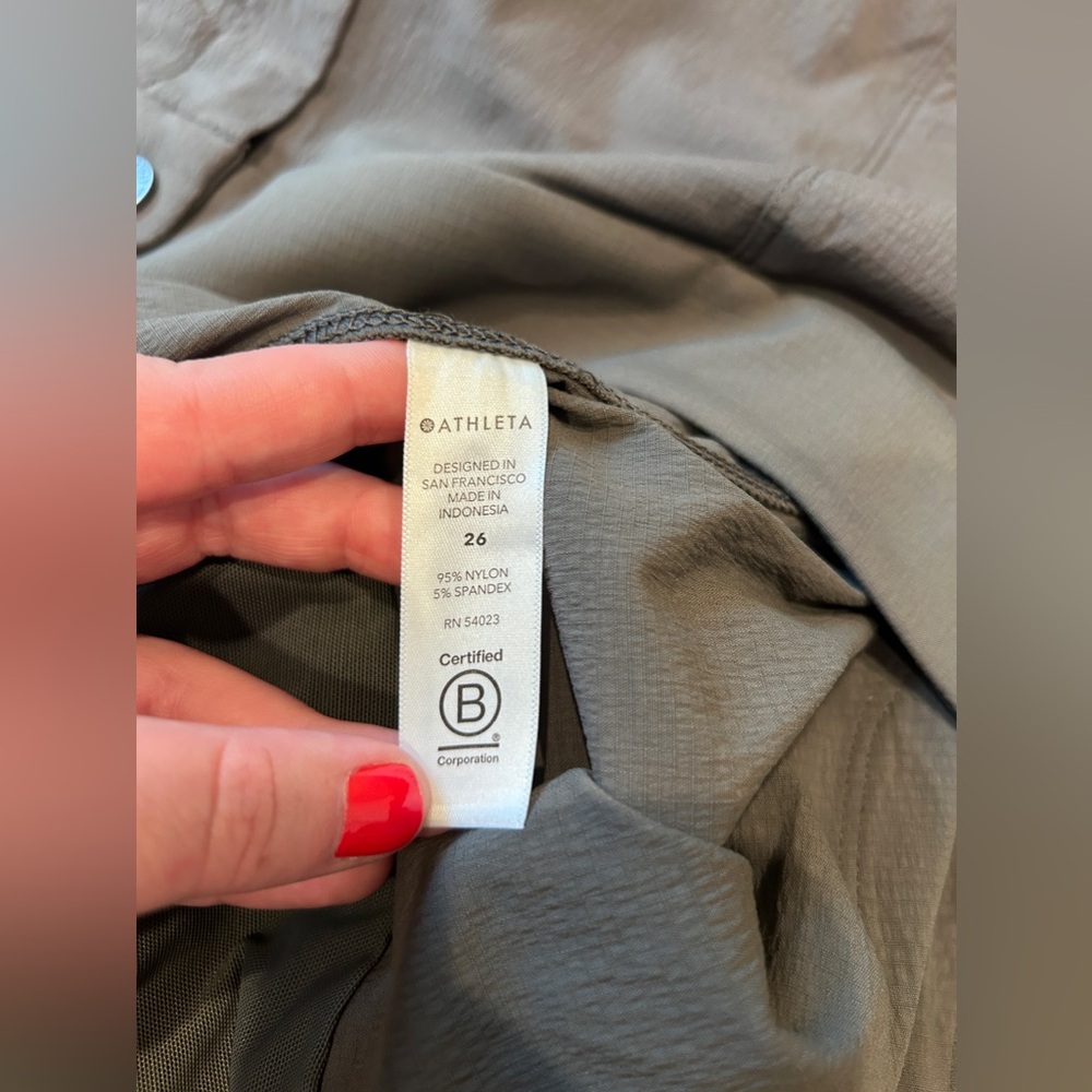 NWT Athleta Trekkie Bermuda 2.0 in MTOL Mountain Olive Green Size 26 NEW #596504 - Picture 8 of 9